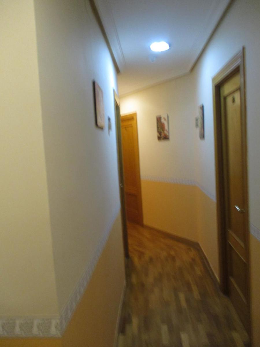 Hostal Becares - Housity