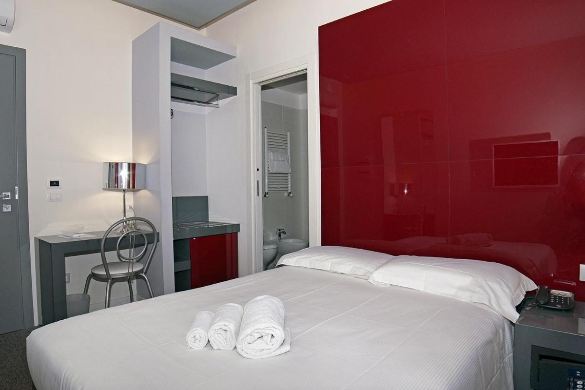Hotel Leopardi - Housity