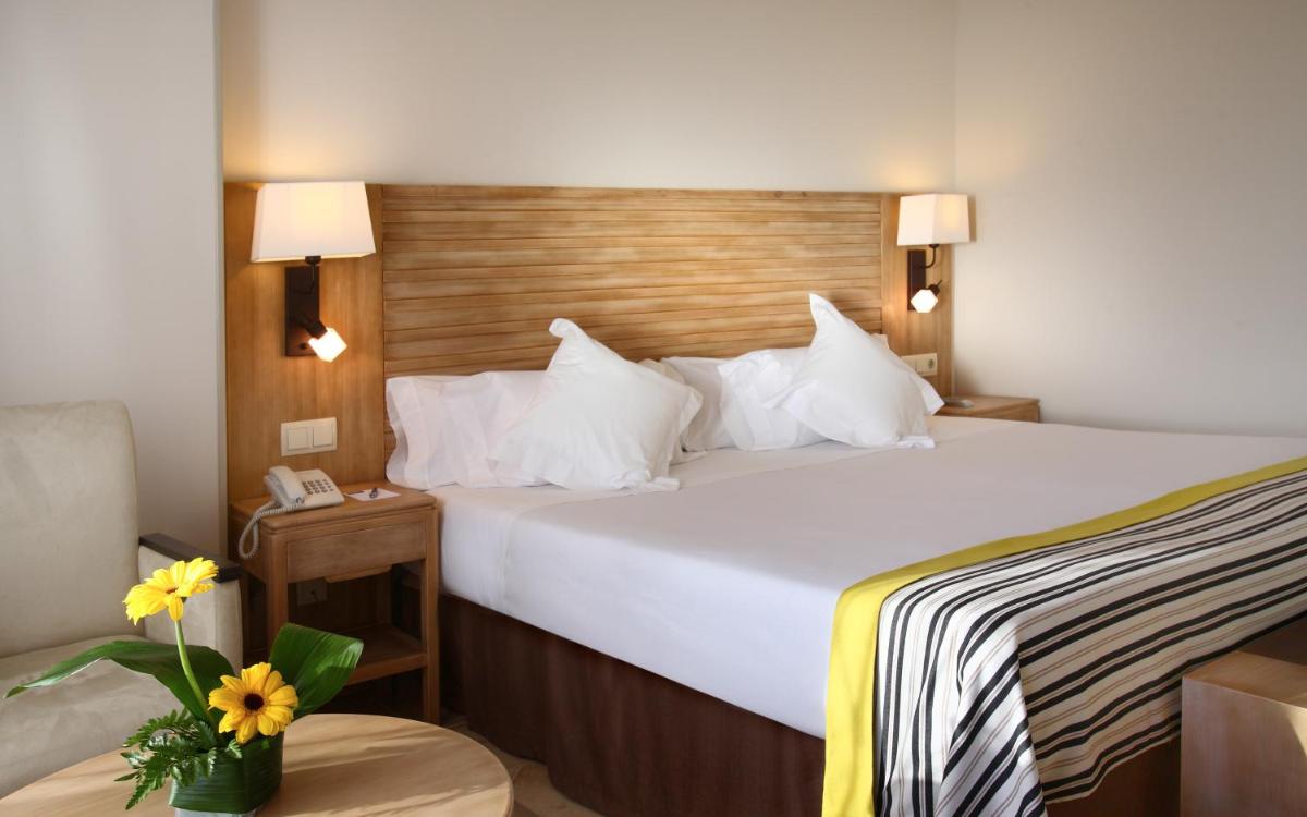 Cama o camas de una habitación en Barceló Punta Umbría Beach Resort