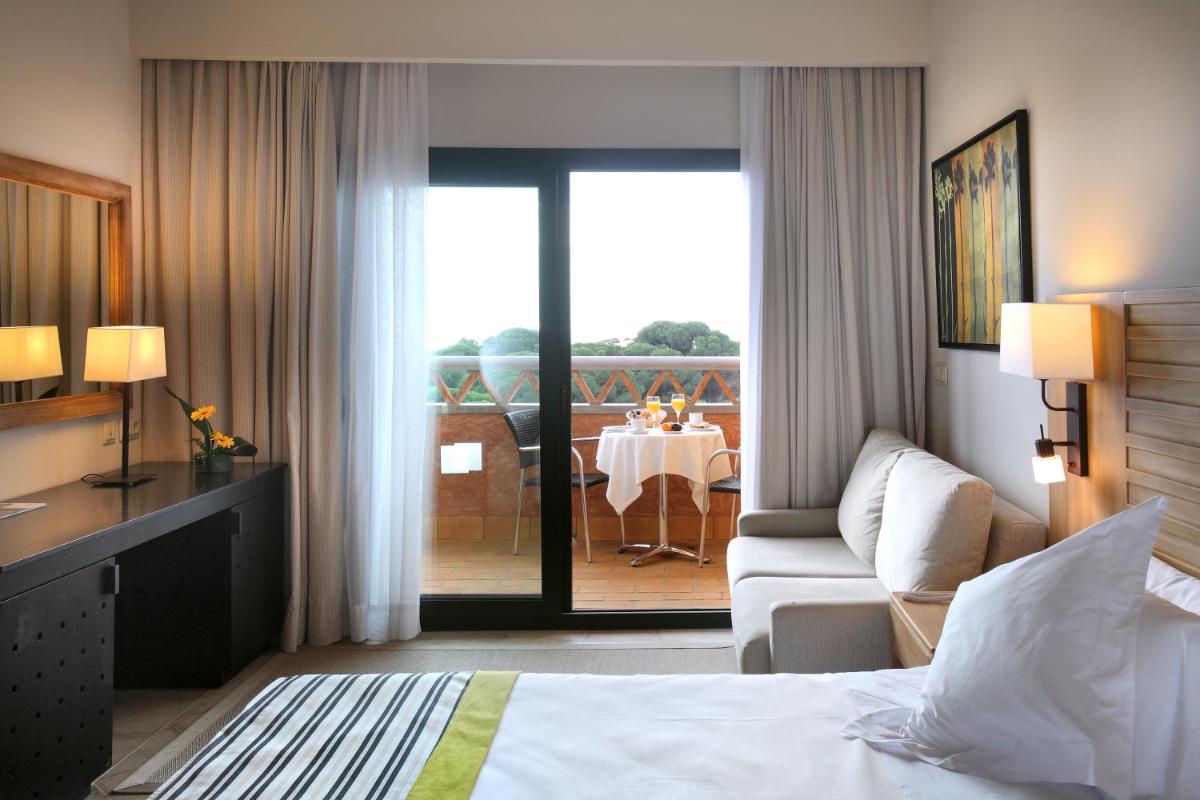 Cama o camas de una habitación en Barceló Punta Umbría Beach Resort