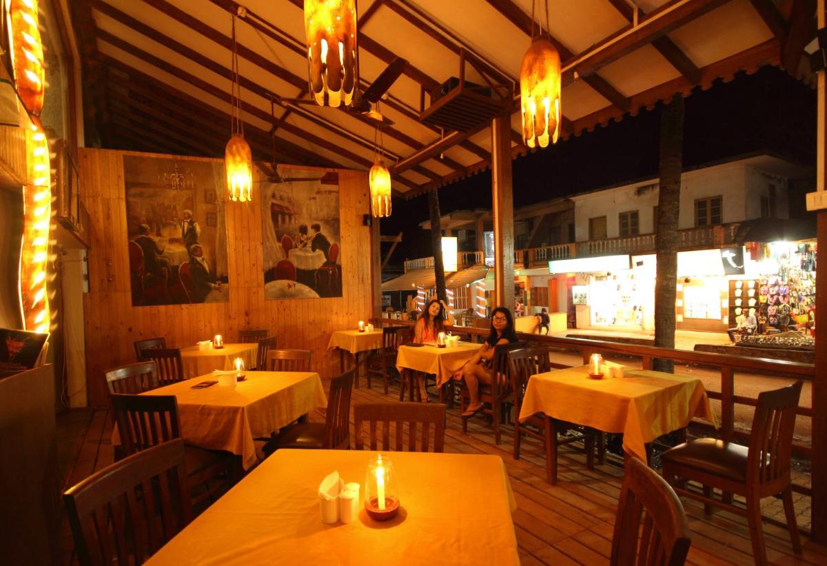 De Baga Deck Comforts - Housity