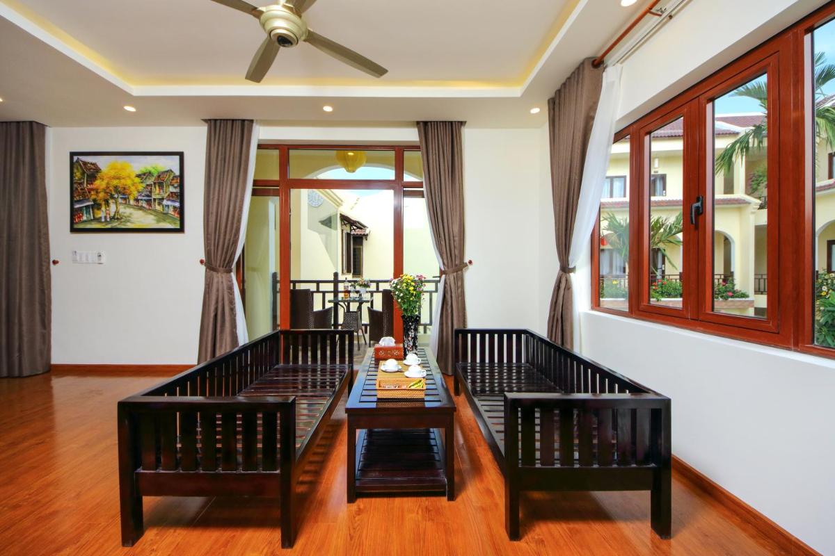 Little Town Villa - Housity