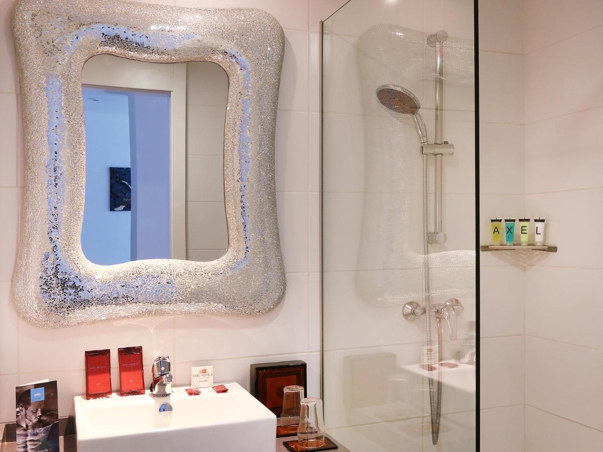 Un baño de Axel Beach Ibiza - Adults Only