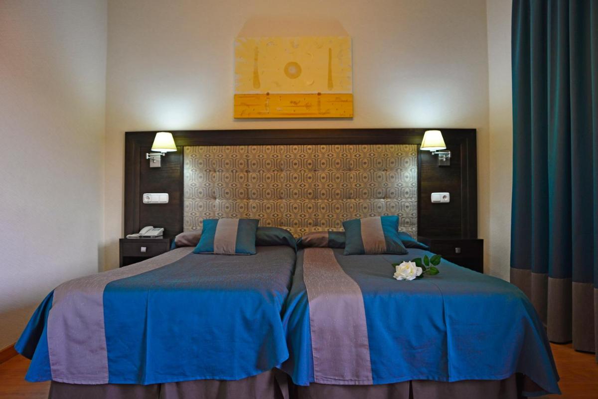 Cama o camas de una habitación en Hotel & Spa PLAZA Arriate