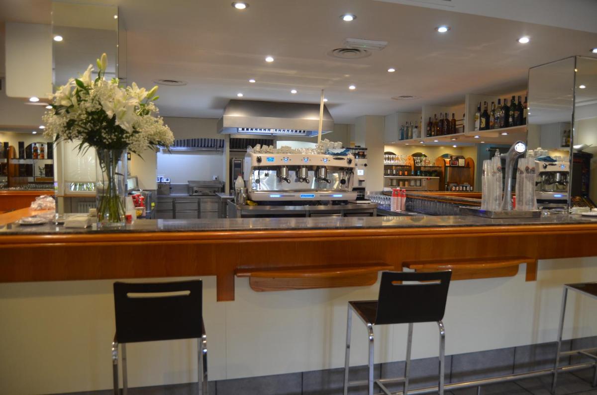 Hotel Brujas De Irues - Housity