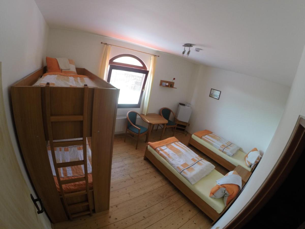 Penzion Jaroš - Housity