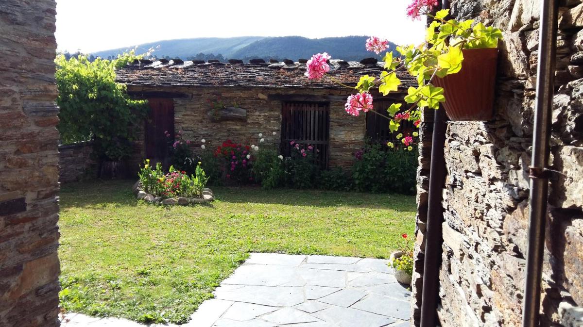 Apartamentos Los Castros - Housity