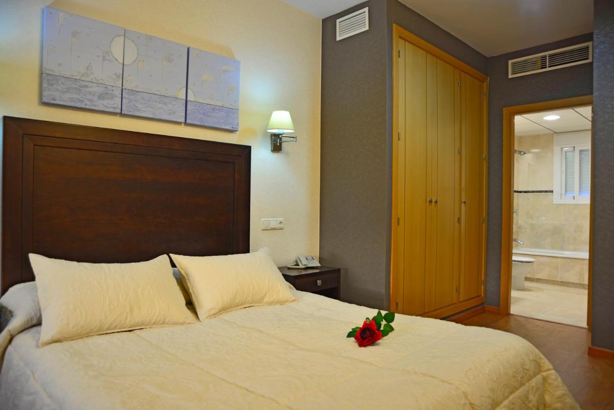 Cama o camas de una habitación en Hotel & Spa PLAZA Arriate