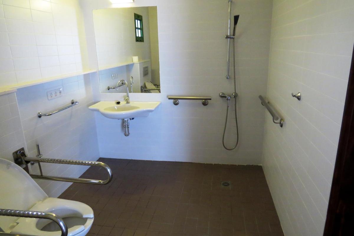 Un baño de Casas Heddy, Well-being Resort