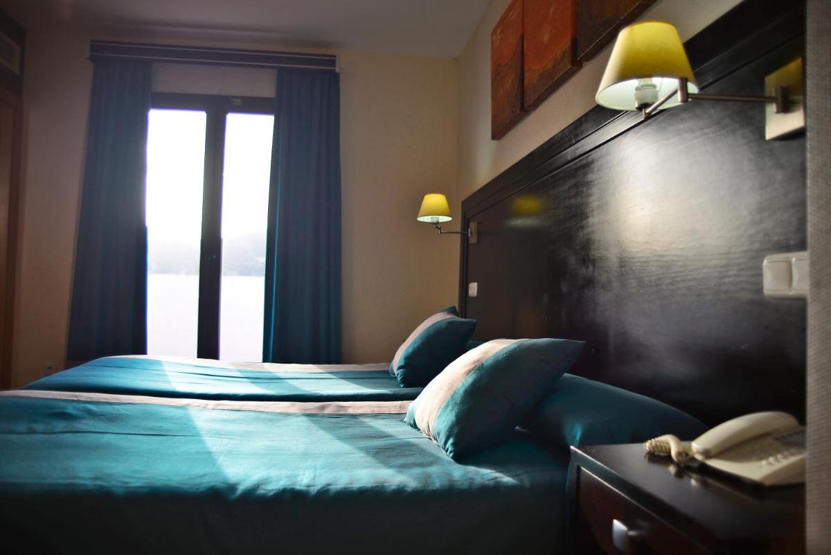 Cama o camas de una habitación en Hotel & Spa PLAZA Arriate