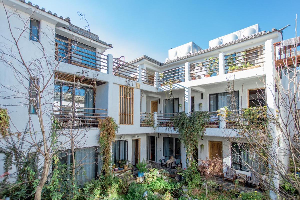 Hidden Hotel - Housity