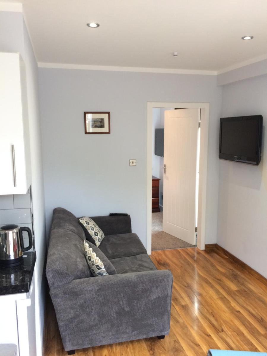 32a railside - Housity