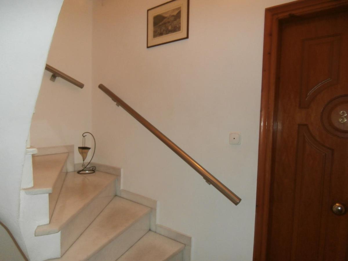 Avra Rooms - Housity