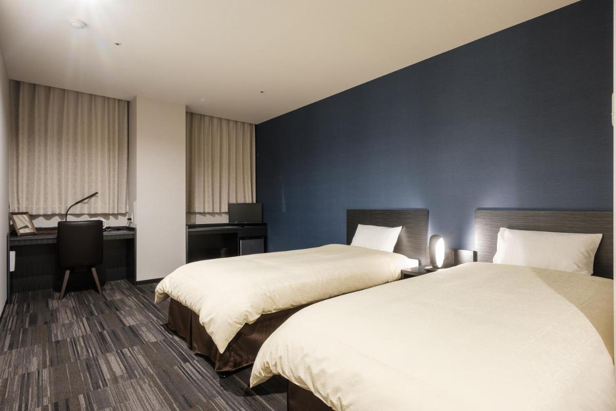 The Premium Hotel In Rinku - Housity