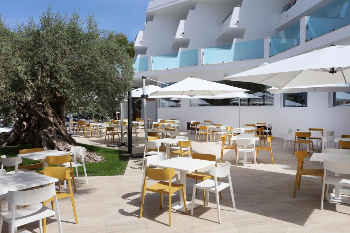 Un restaurante o sitio para comer en Iberostar Waves Playa de Muro