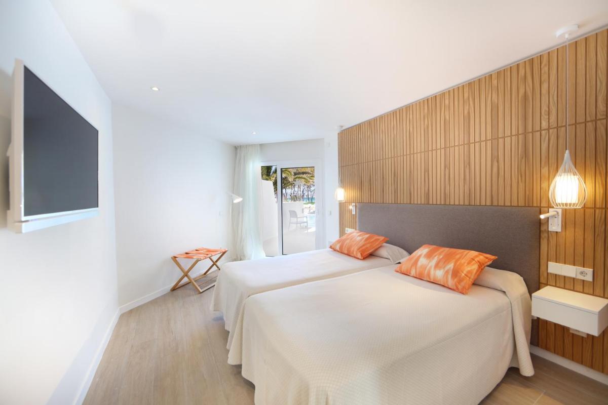 Cama o camas de una habitación en Iberostar Waves Playa de Muro