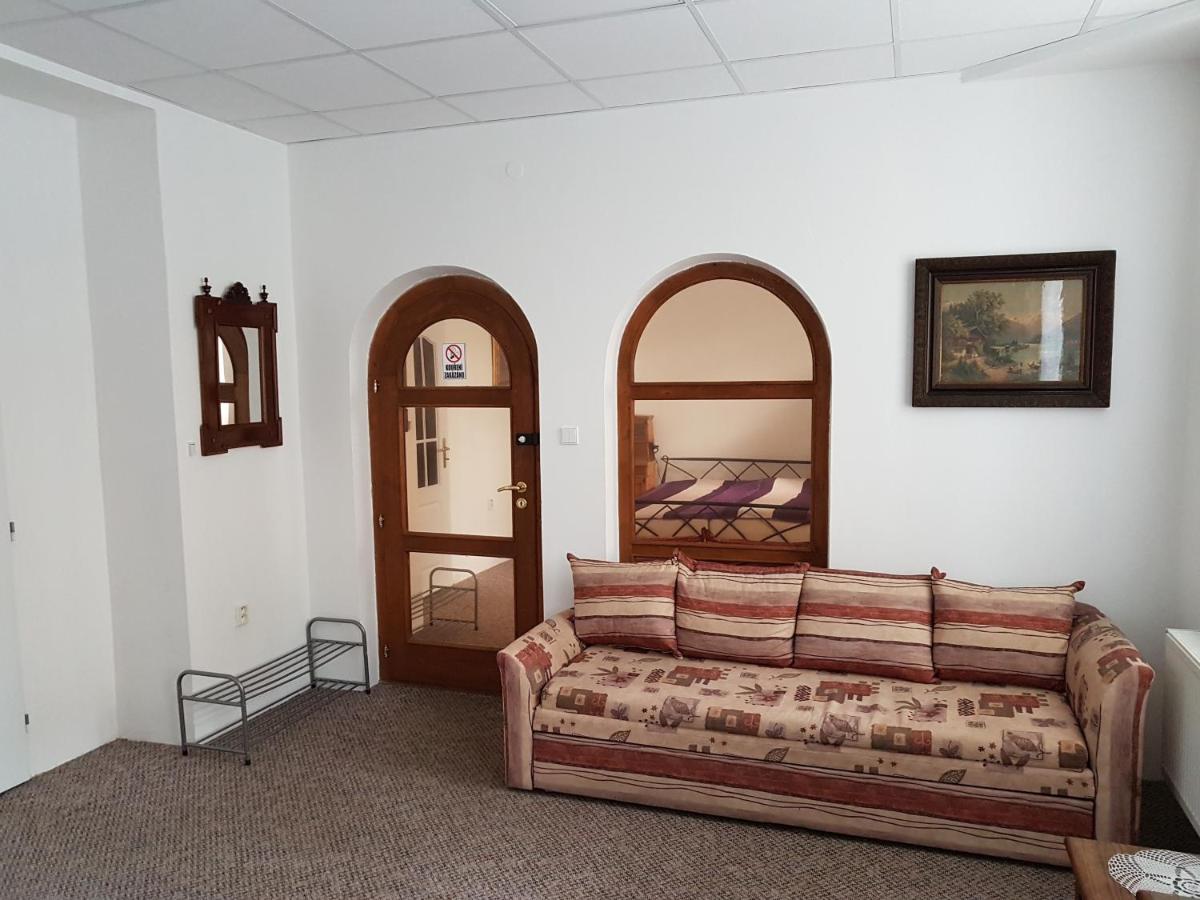 Apartmany u Dvora - Housity