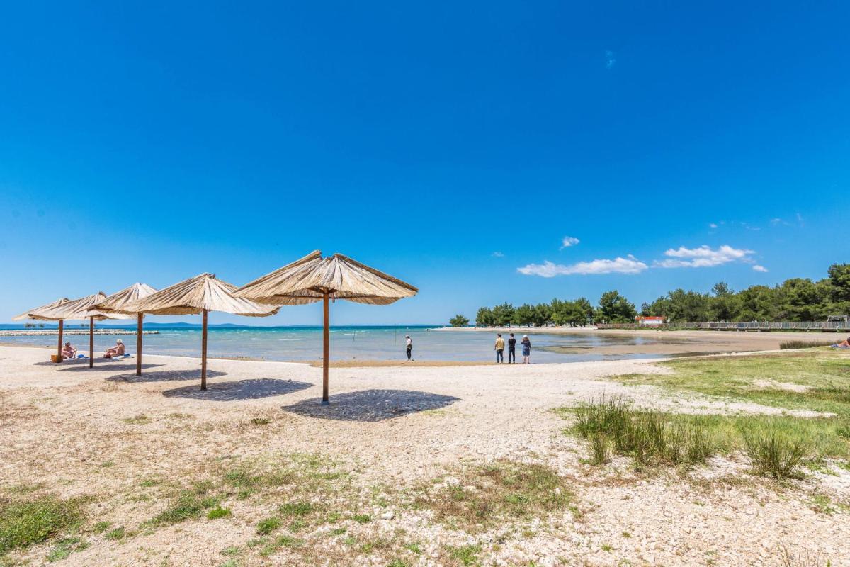 Amazing Villa Ele - Housity