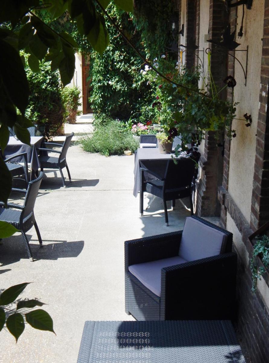 Hotel Restaurant Le Cygne - Housity