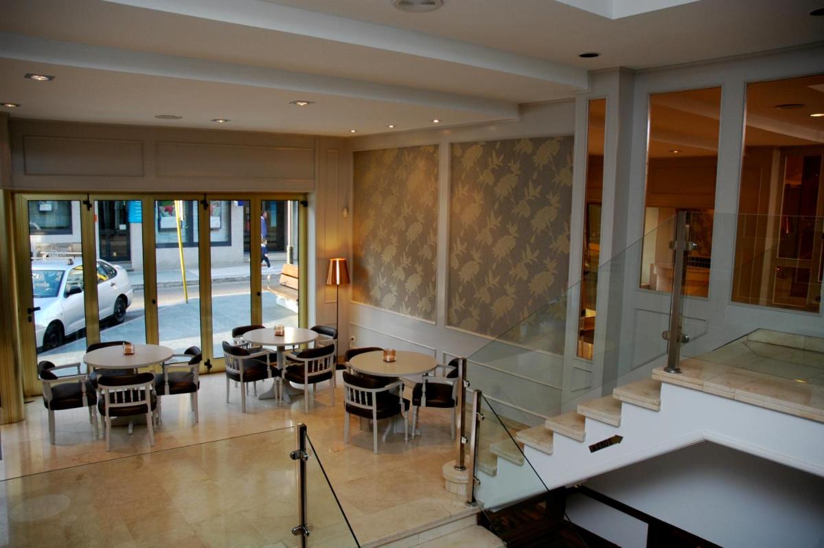 Hotel Serantes - Housity