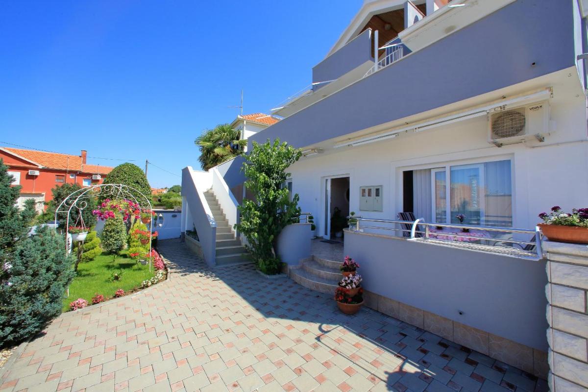 Apartment Šime Bibinje - Housity