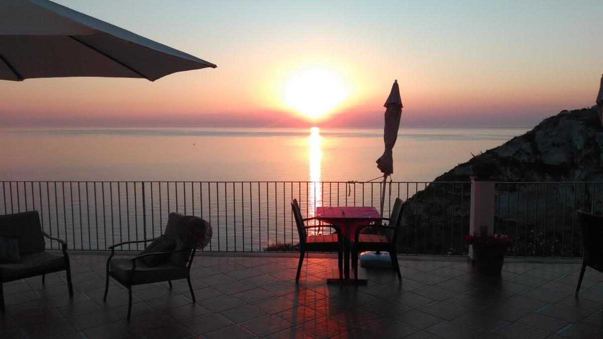 Baia Scirocco Bed and Breakfast - Housity