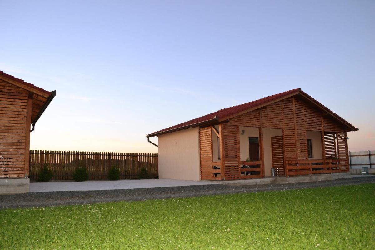 Casute de Vacanta - Complex Ben - Housity