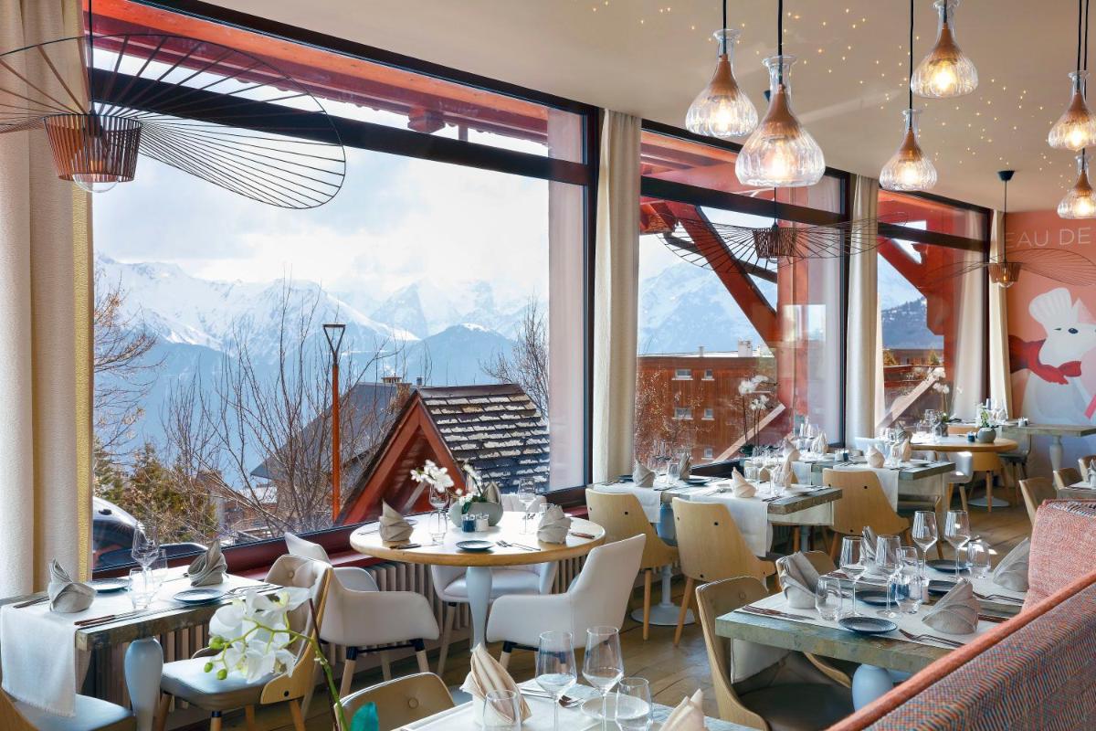 Vue générale sur la montagne ou vue sur la montagne depuis l'hôtel