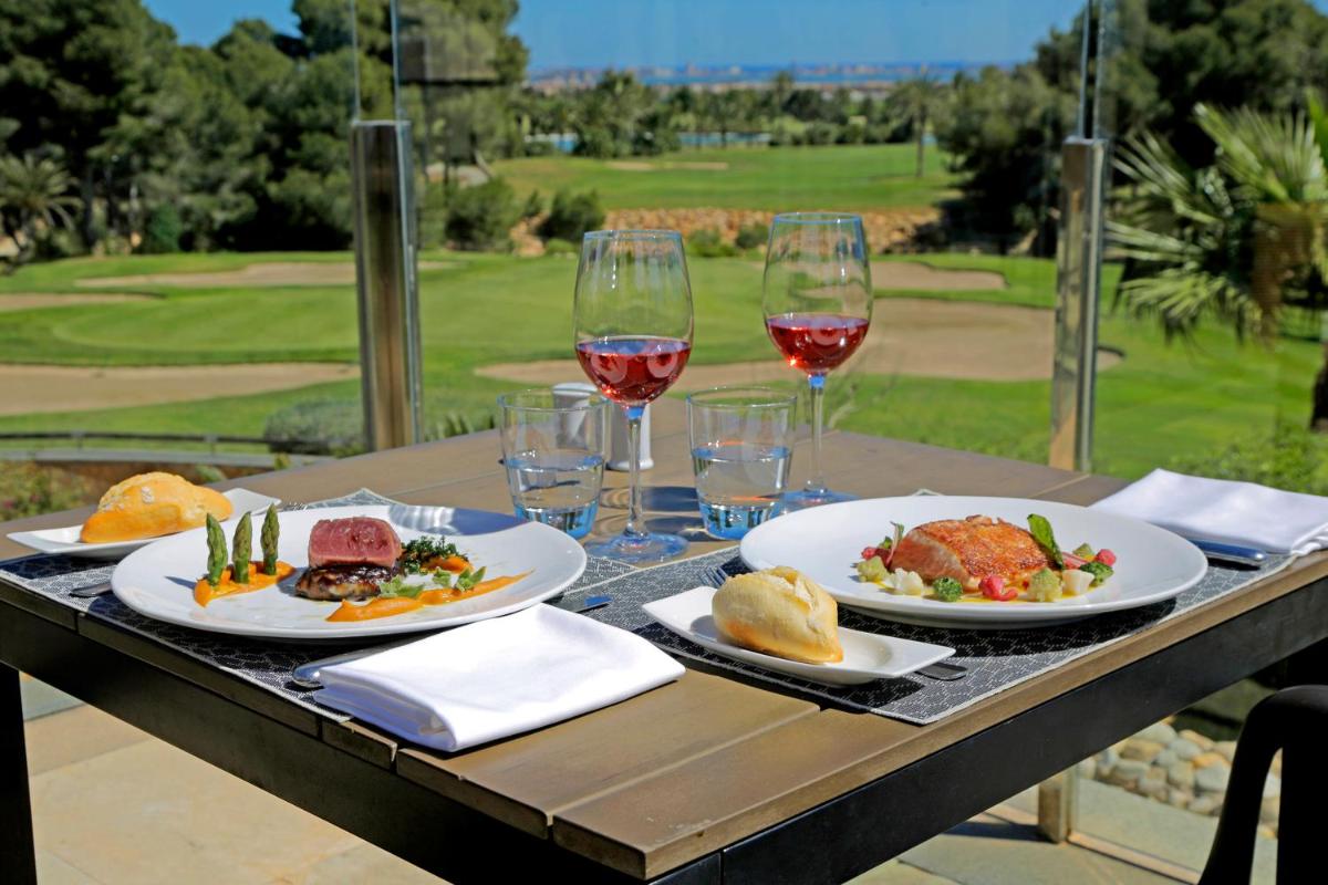 Comida en o cerca de este hotel