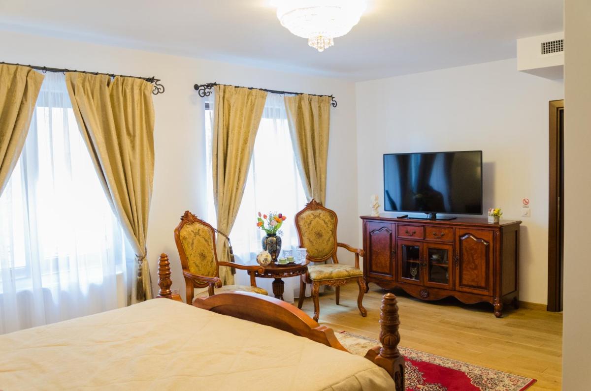 Cetatea Medievala - Housity