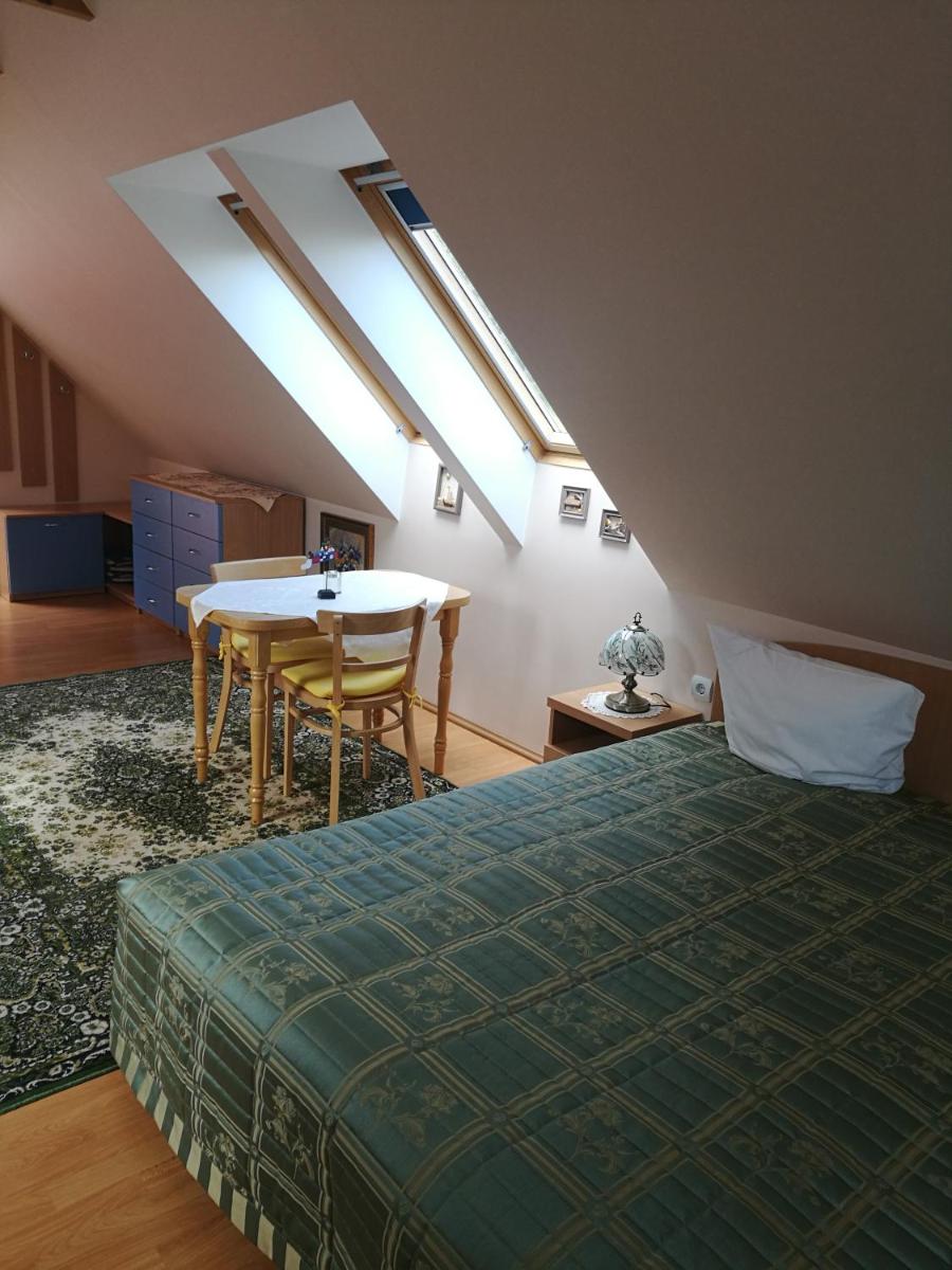 Namelis Nidoje - Housity