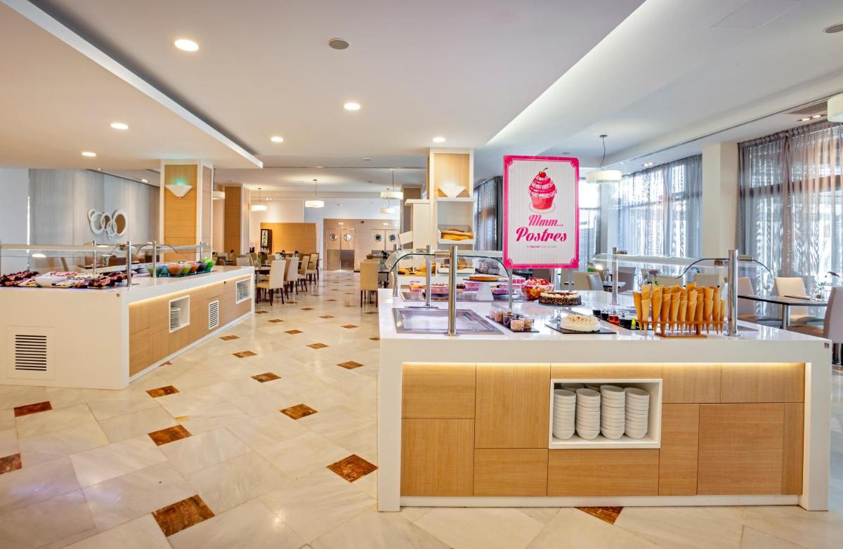 Comida en o cerca de este hotel