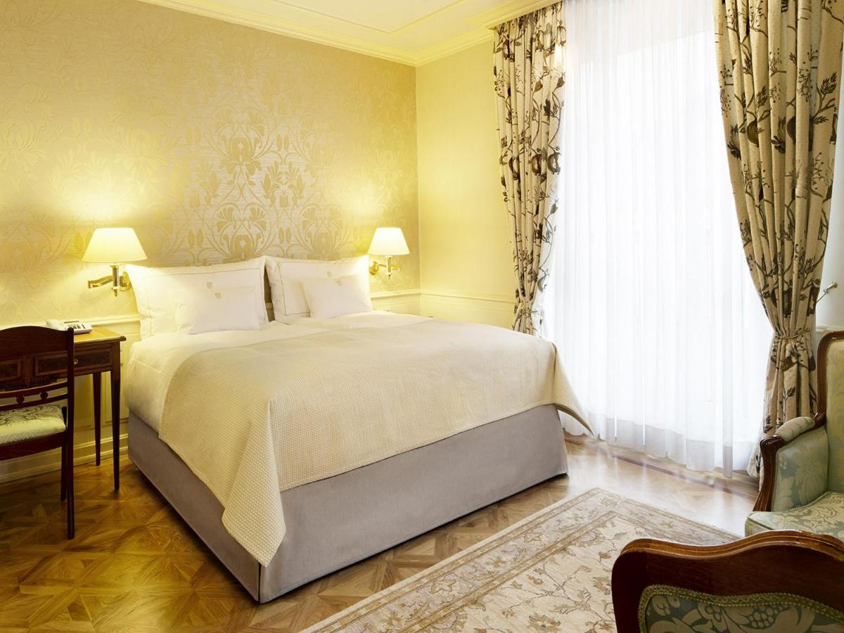 Ein Bett oder Betten in einem Zimmer der Unterkunft Colombi Hotel