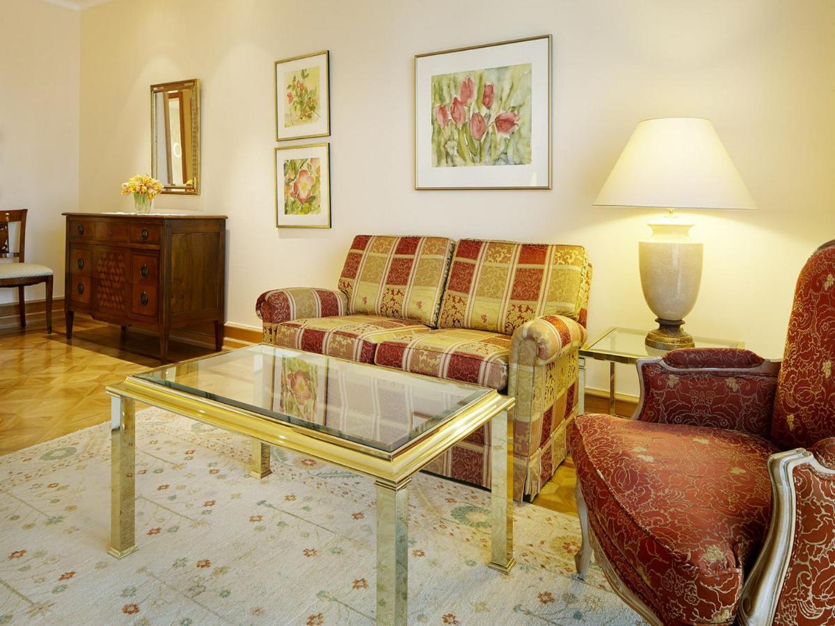 Ein Sitzbereich in der Unterkunft Colombi Hotel