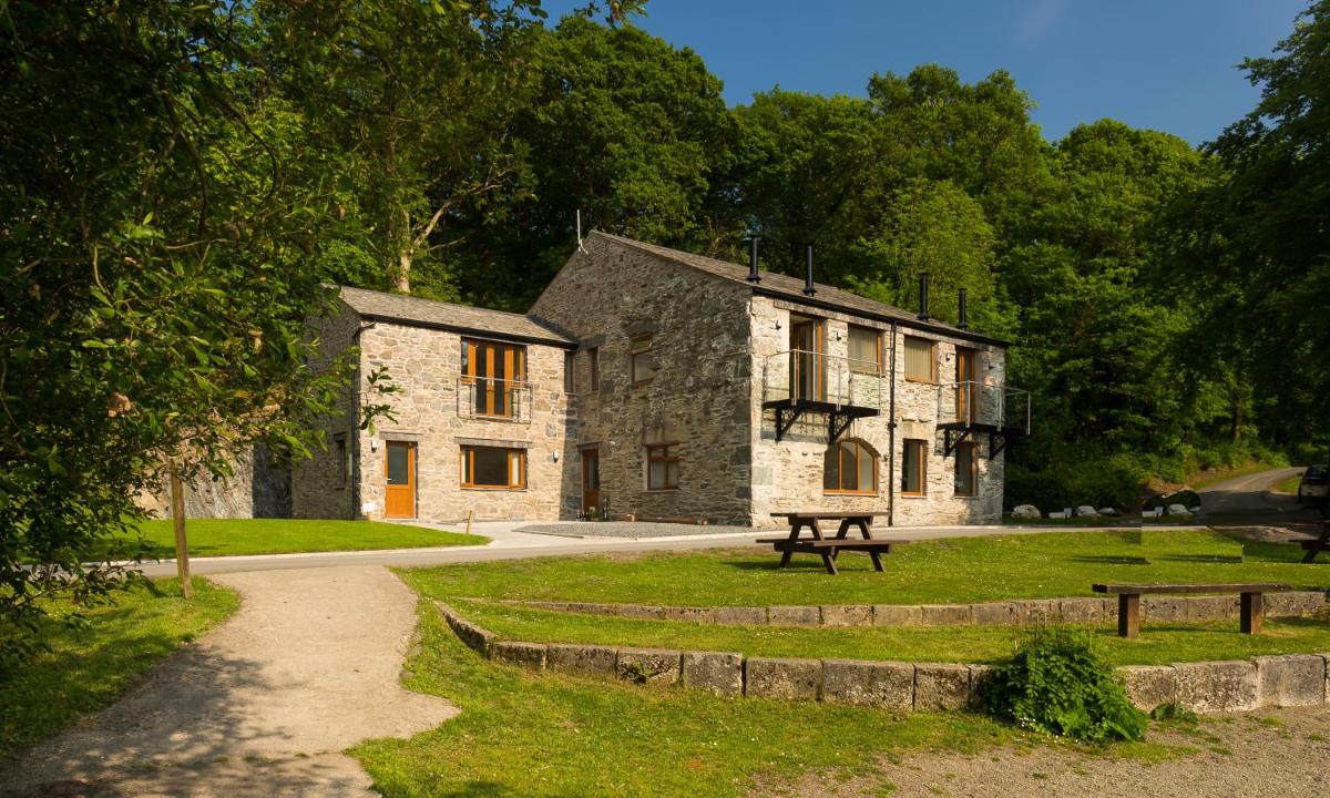 Hill Of Oaks - Housity