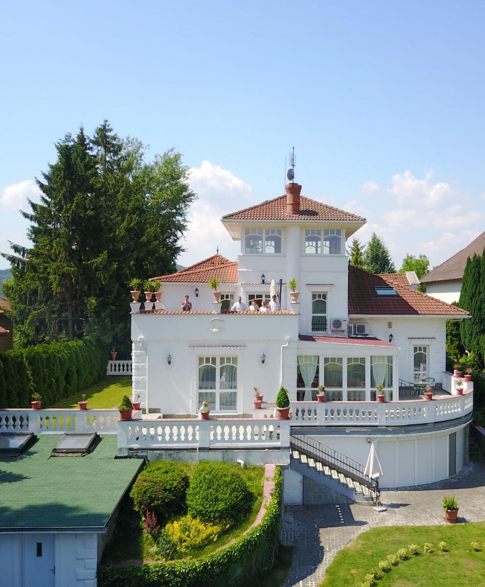 3 Bedroom Private floor in Luxury Mansion - Housity