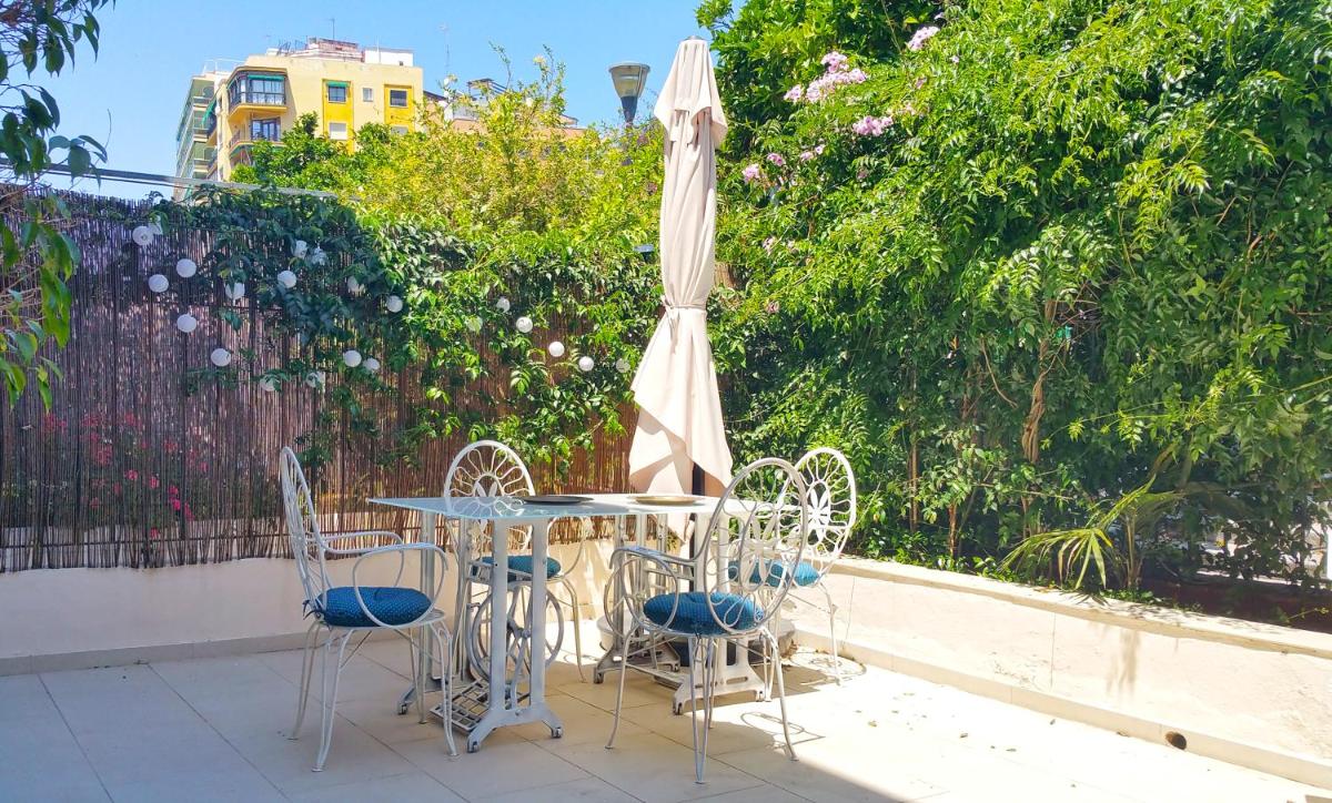 La Casa Azul B&B + Apartments - Housity