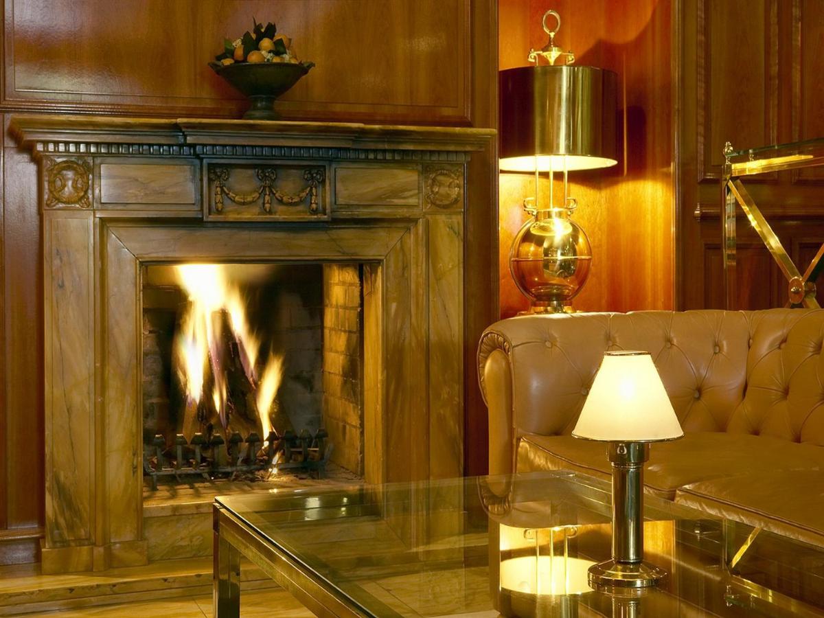 Ein Sitzbereich in der Unterkunft Colombi Hotel