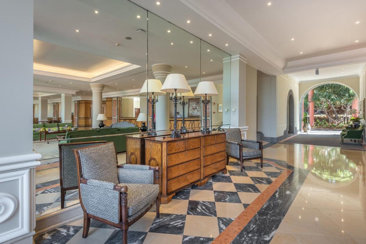 Uma área de estar em Pestana Royal All Inclusive Ocean & Spa Resort