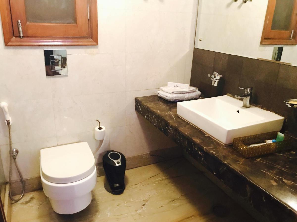 Skylink Suites Bed & Breakfast - Housity