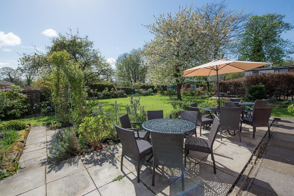 Woodcote Hotel - Housity