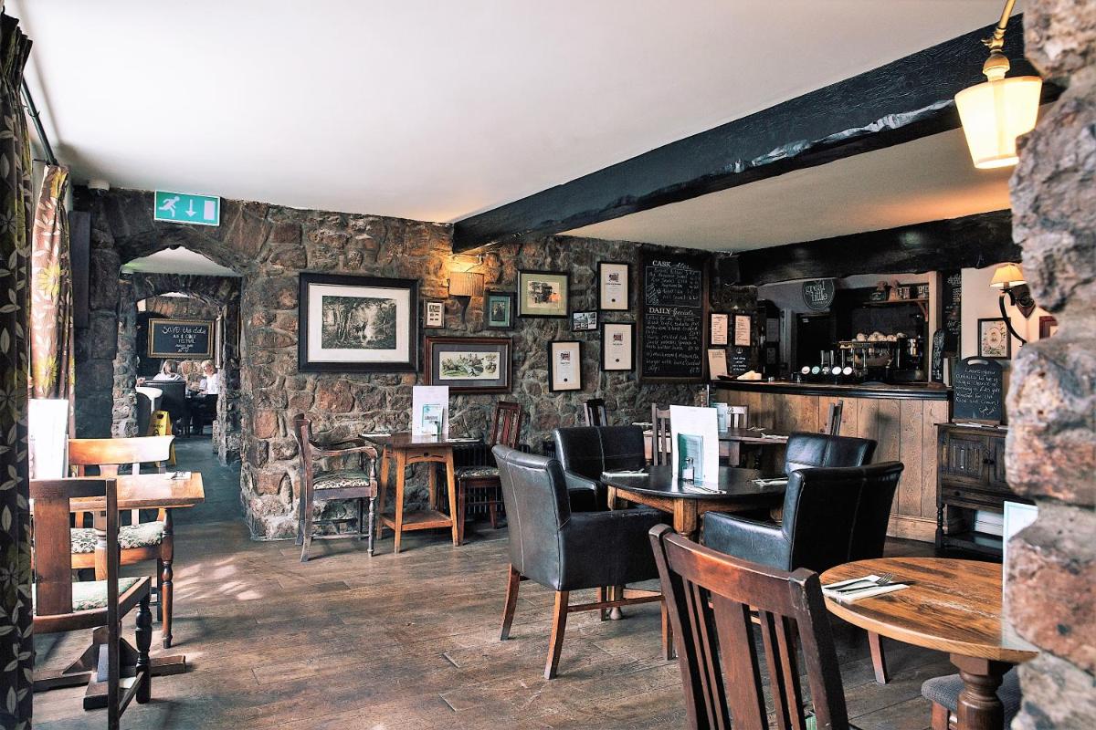 Rose And Crown - Housity