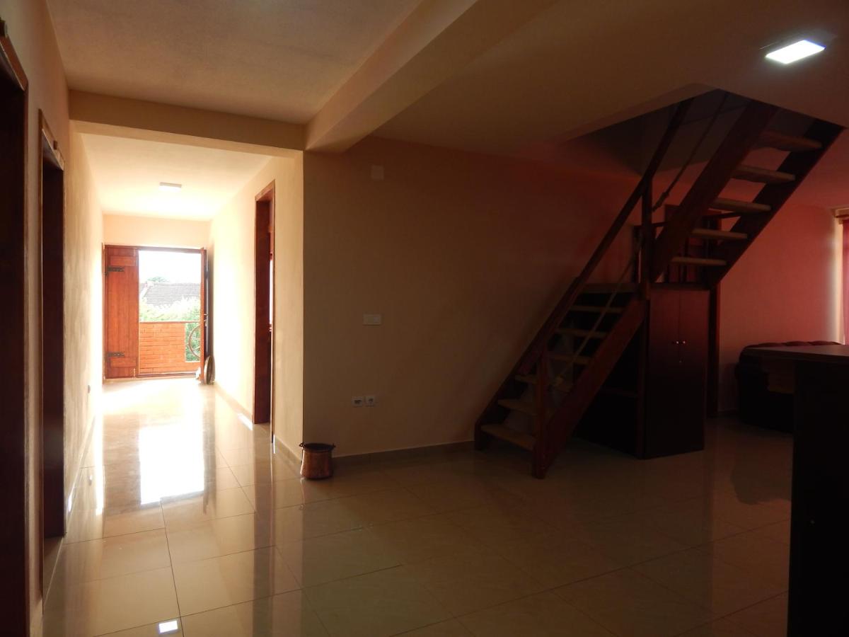 Hotel Restoran Antika - Housity