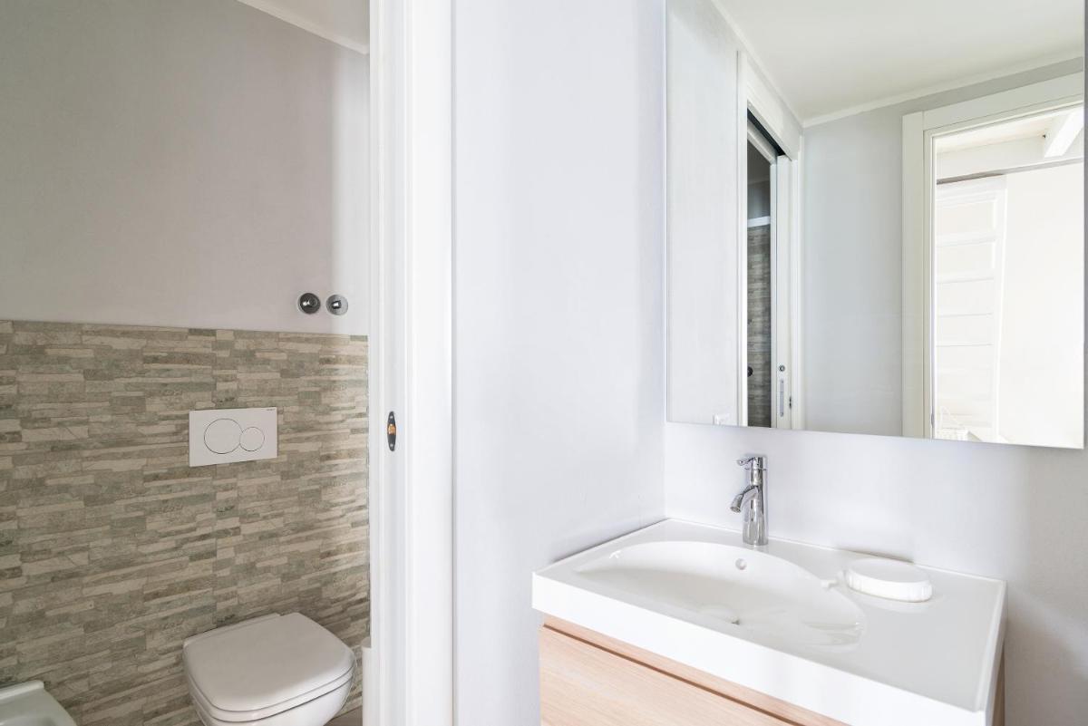 Charme and Lake View - byMyHomeinComo - Housity