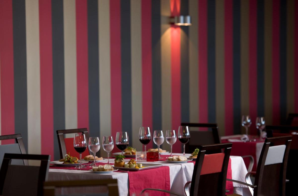 Um restaurante ou outro lugar para comer em Madeira Panorâmico Hotel