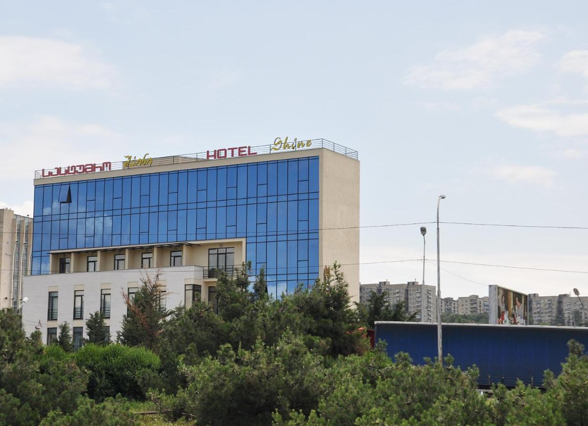 Hotel Shine Palace - Housity