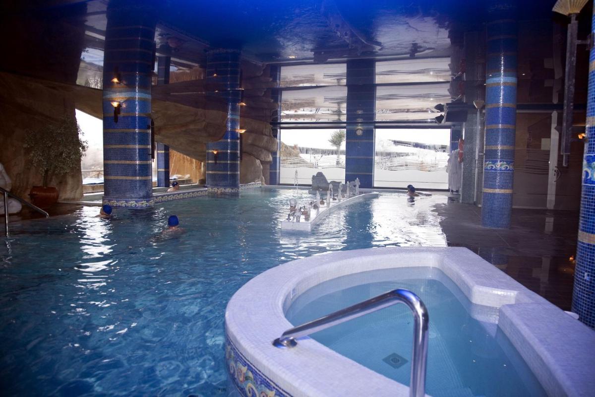 Piscina en o cerca de Hotel & Spa Sierra de Cazorla 4*