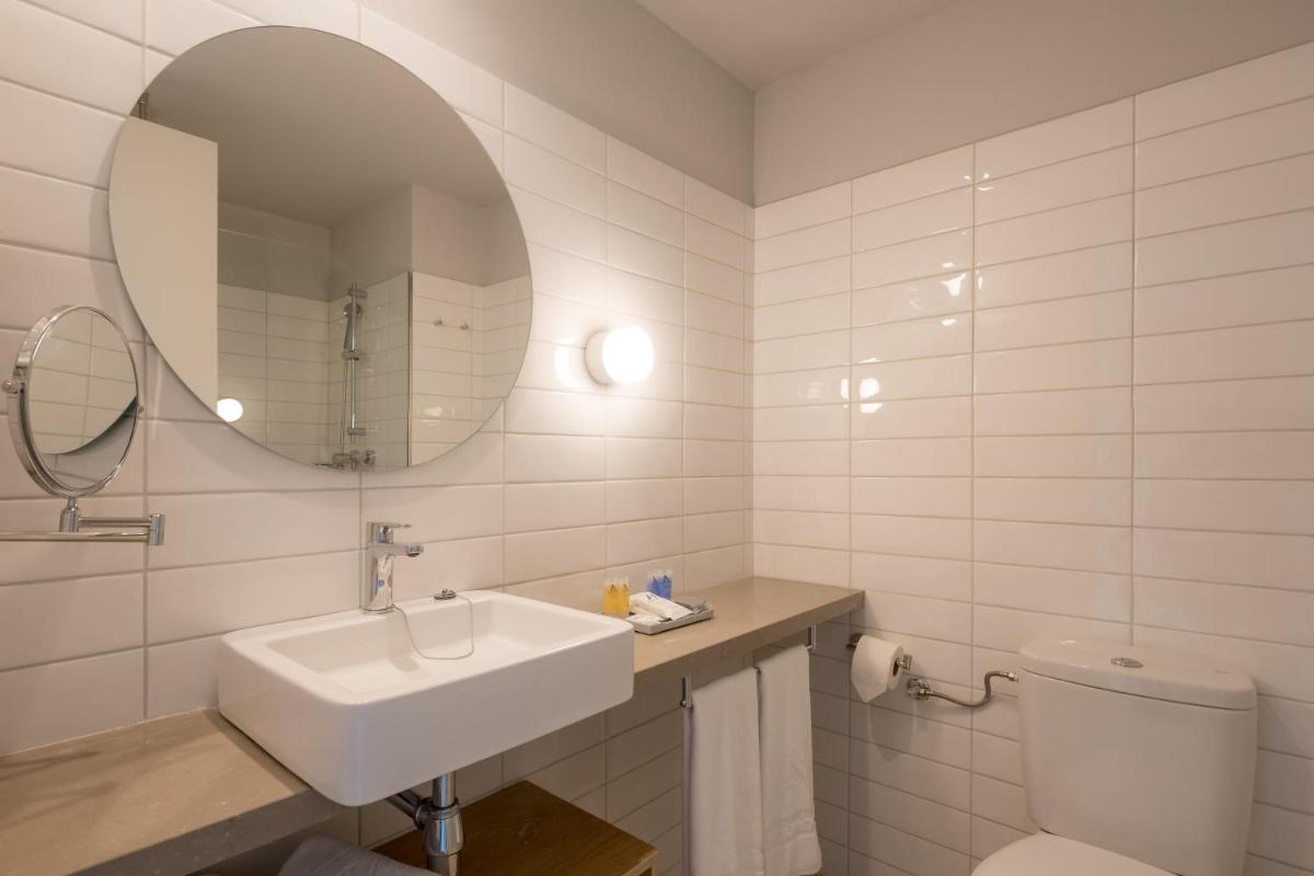 Un baño de AQUA Hotel Silhouette & Spa - Adults Only