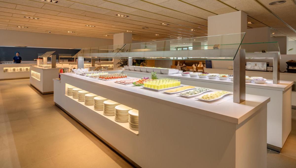 Comida en o cerca de este hotel