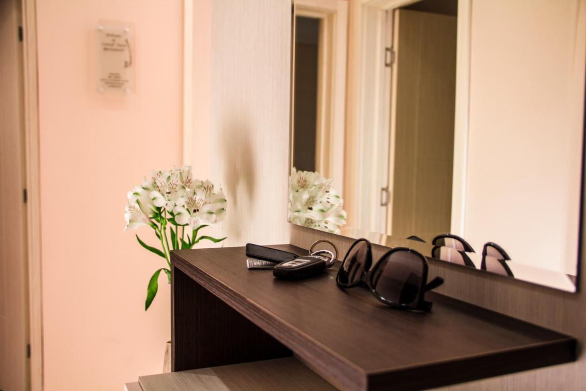 Central Point Apartments - Housity